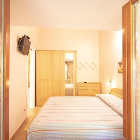 804 Porto Istana